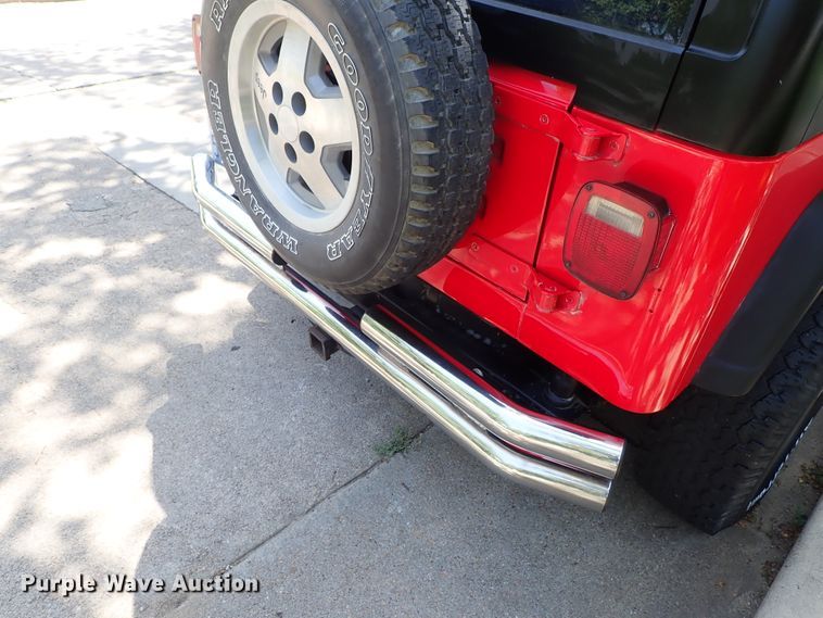 image for item DE5414 1990 Jeep Wrangler SUV