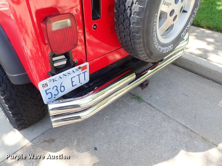 image for item DE5414 1990 Jeep Wrangler SUV