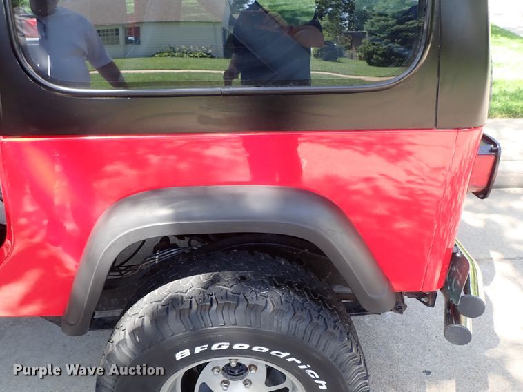 image for item DE5414 1990 Jeep Wrangler SUV