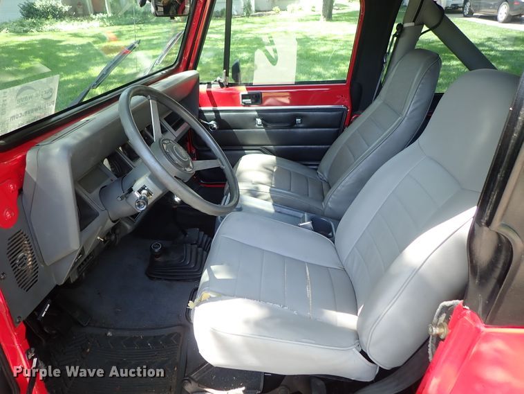 image for item DE5414 1990 Jeep Wrangler SUV