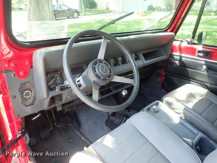 image for item DE5414 1990 Jeep Wrangler SUV