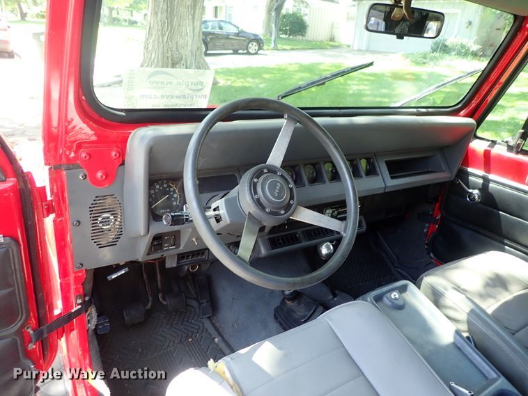 image for item DE5414 1990 Jeep Wrangler SUV