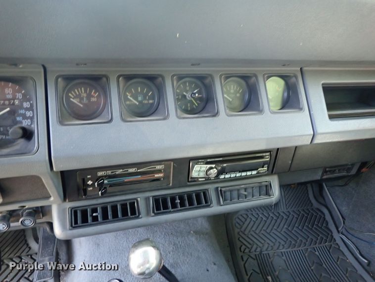 image for item DE5414 1990 Jeep Wrangler SUV