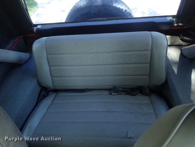 image for item DE5414 1990 Jeep Wrangler SUV