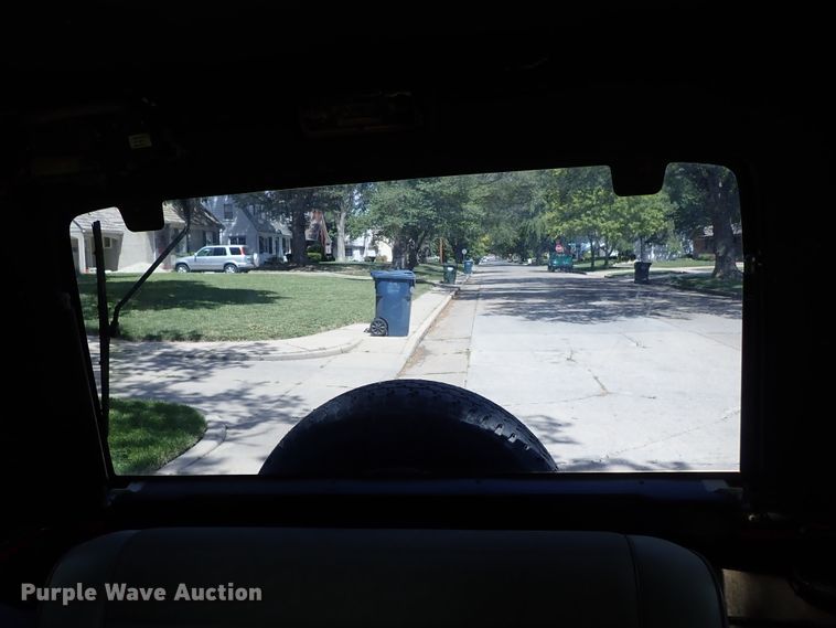 image for item DE5414 1990 Jeep Wrangler SUV