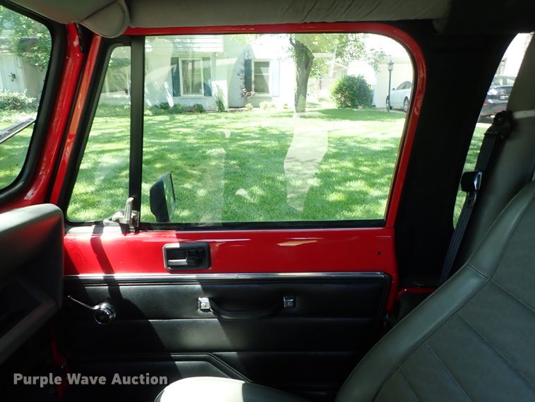 image for item DE5414 1990 Jeep Wrangler SUV