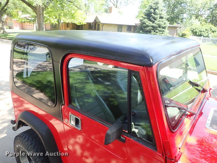 image for item DE5414 1990 Jeep Wrangler SUV