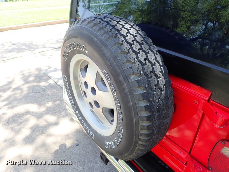 image for item DE5414 1990 Jeep Wrangler SUV