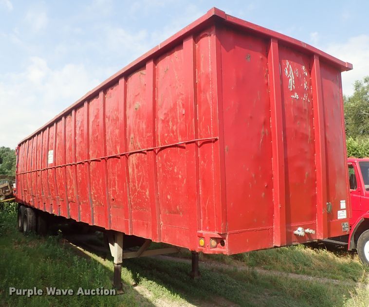 image for item DE5418 1965 Monon scrap trailer