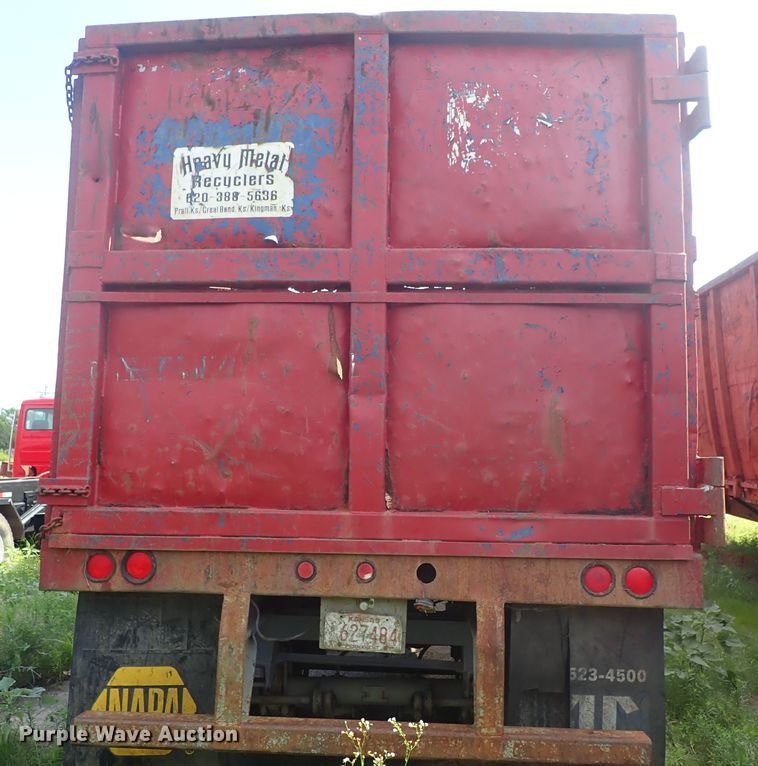image for item DE5418 1965 Monon scrap trailer