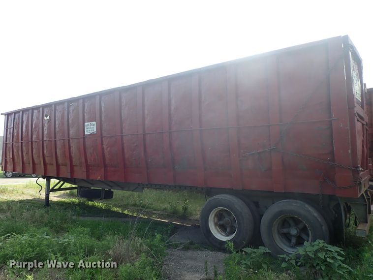 image for item DE5418 1965 Monon scrap trailer