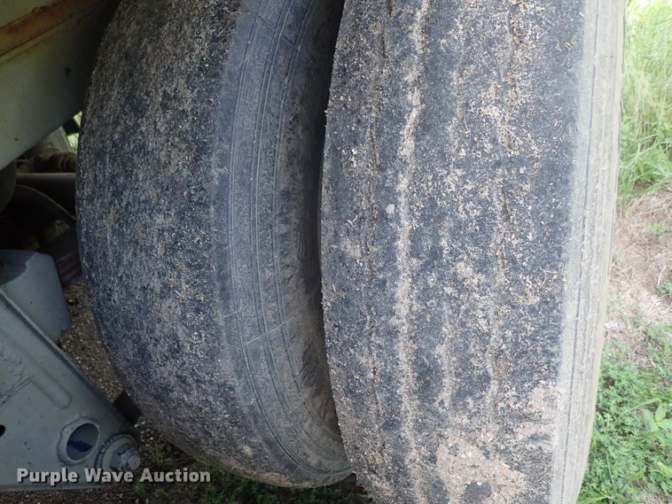 image for item DE5418 1965 Monon scrap trailer