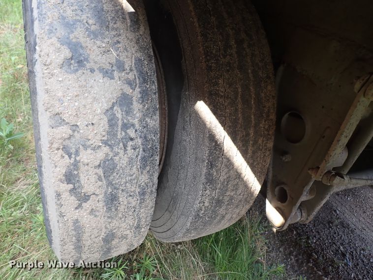 image for item DE5418 1965 Monon scrap trailer