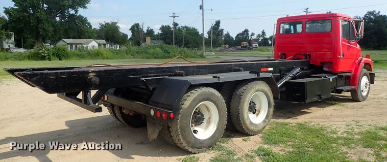 image for item DE5421 1993 Freightliner FL80 roll off container truck