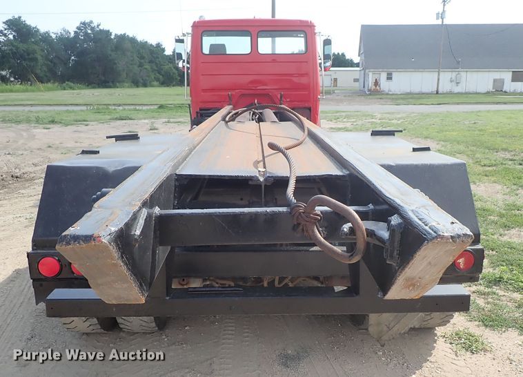 image for item DE5421 1993 Freightliner FL80 roll off container truck