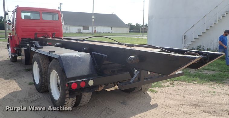 image for item DE5421 1993 Freightliner FL80 roll off container truck