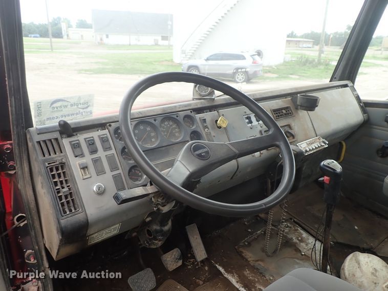 image for item DE5421 1993 Freightliner FL80 roll off container truck