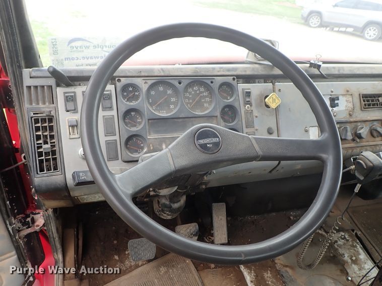 image for item DE5421 1993 Freightliner FL80 roll off container truck