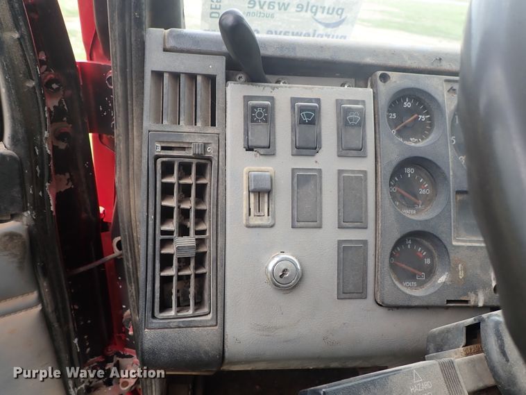 image for item DE5421 1993 Freightliner FL80 roll off container truck