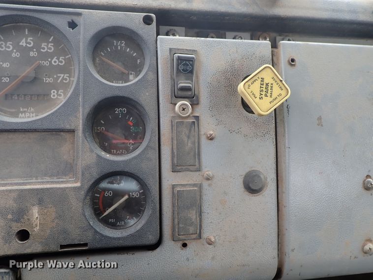 image for item DE5421 1993 Freightliner FL80 roll off container truck