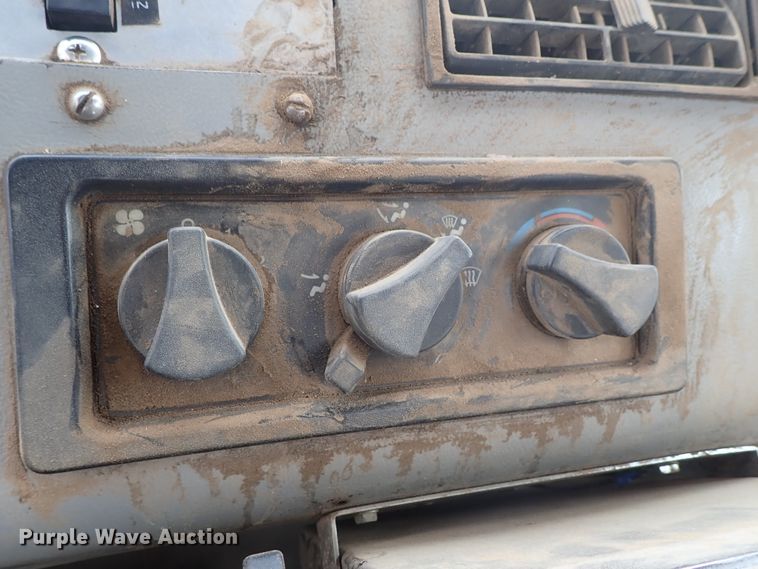 image for item DE5421 1993 Freightliner FL80 roll off container truck