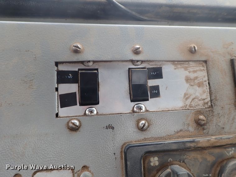 image for item DE5421 1993 Freightliner FL80 roll off container truck