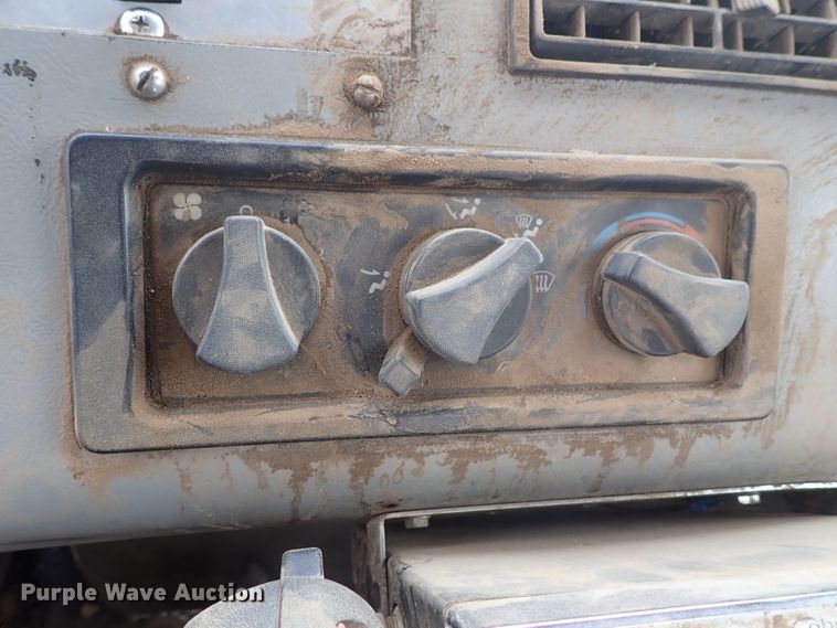 image for item DE5421 1993 Freightliner FL80 roll off container truck