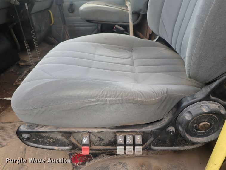 image for item DE5421 1993 Freightliner FL80 roll off container truck