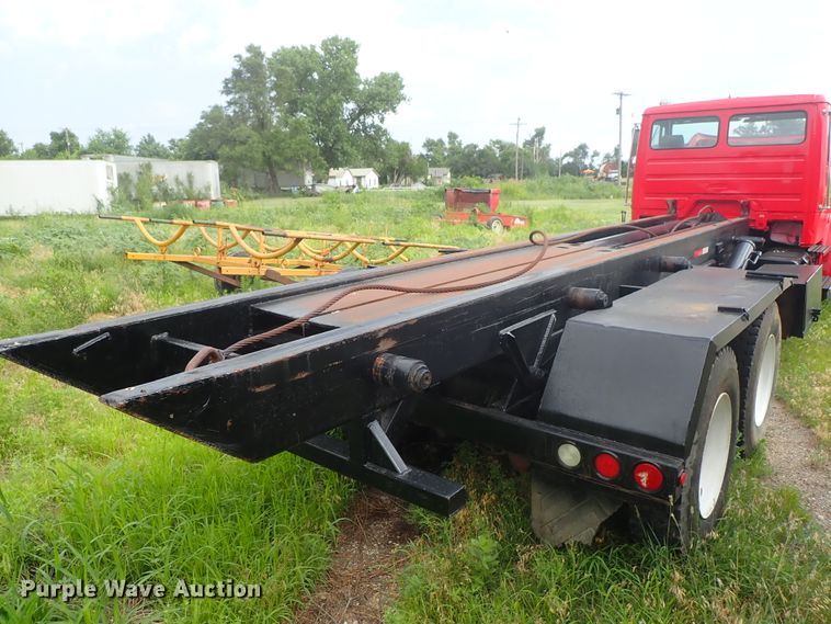 image for item DE5421 1993 Freightliner FL80 roll off container truck