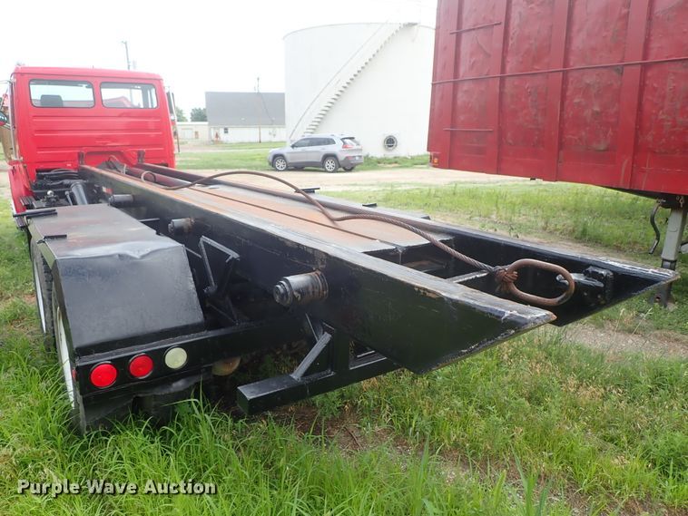 image for item DE5421 1993 Freightliner FL80 roll off container truck