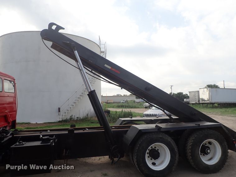 image for item DE5421 1993 Freightliner FL80 roll off container truck