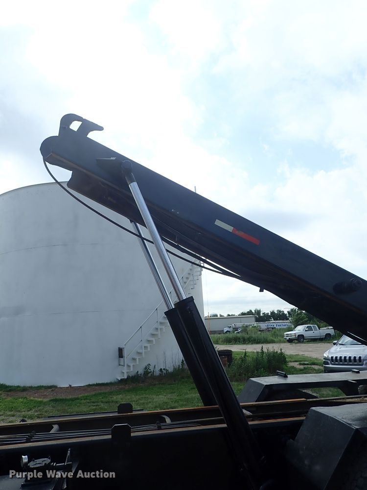 image for item DE5421 1993 Freightliner FL80 roll off container truck