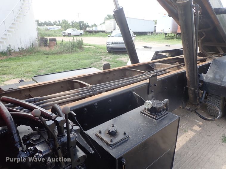 image for item DE5421 1993 Freightliner FL80 roll off container truck