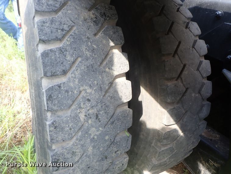 image for item DE5421 1993 Freightliner FL80 roll off container truck