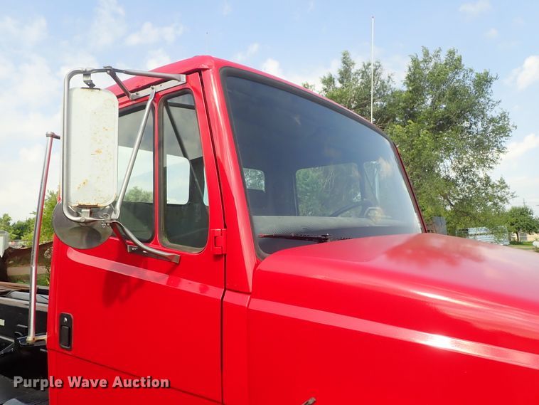 image for item DE5421 1993 Freightliner FL80 roll off container truck