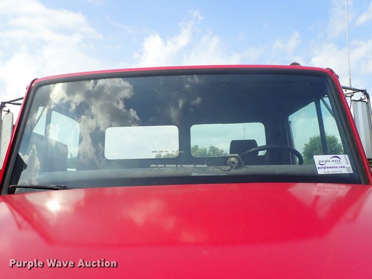 image for item DE5421 1993 Freightliner FL80 roll off container truck