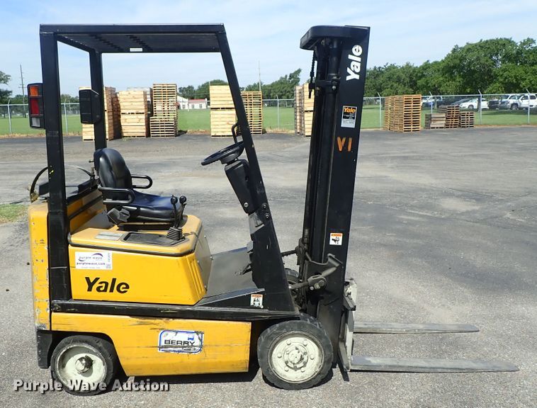 Yale GLC030AFNUAE082 forklift in Wichita, KS Item DE5429 sold
