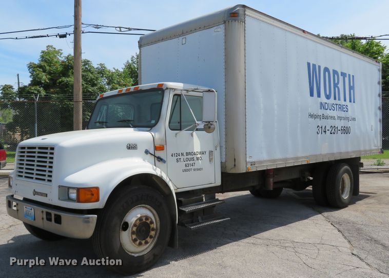 image for item DE8133 2000 International 4700 box truck