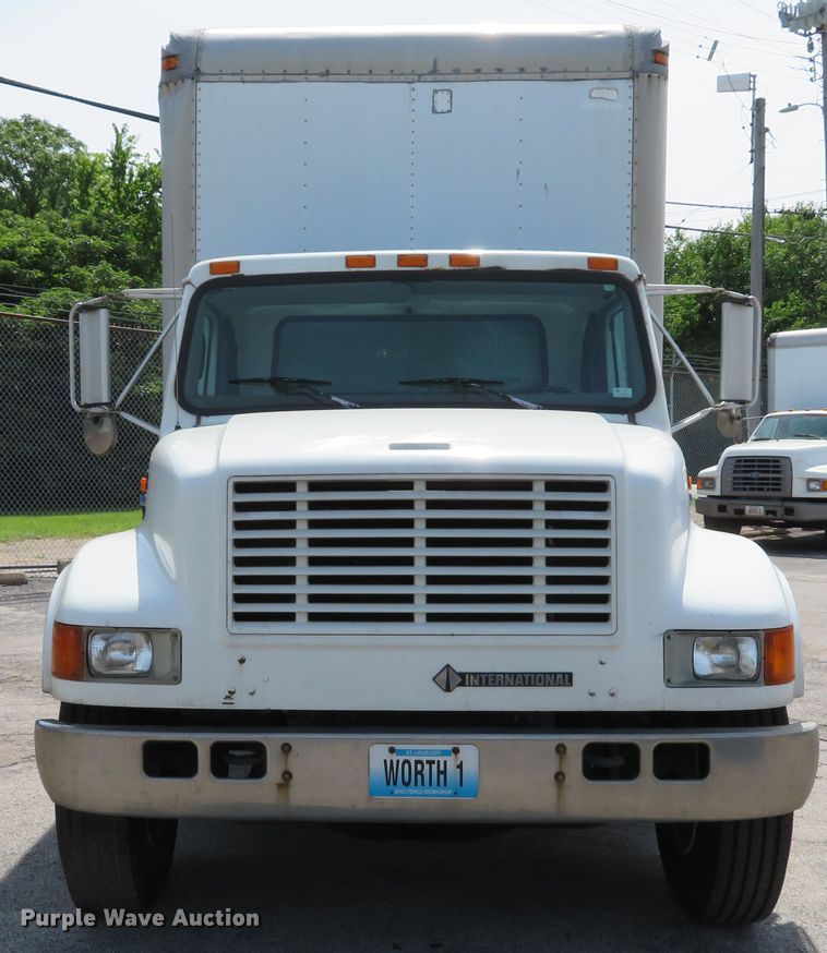 image for item DE8133 2000 International 4700 box truck