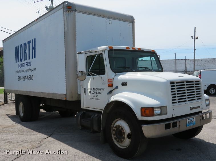 image for item DE8133 2000 International 4700 box truck