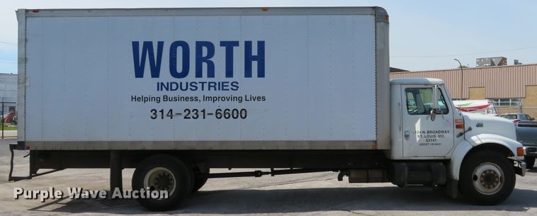 image for item DE8133 2000 International 4700 box truck