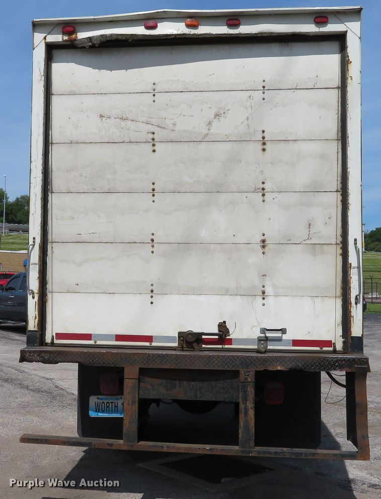 image for item DE8133 2000 International 4700 box truck