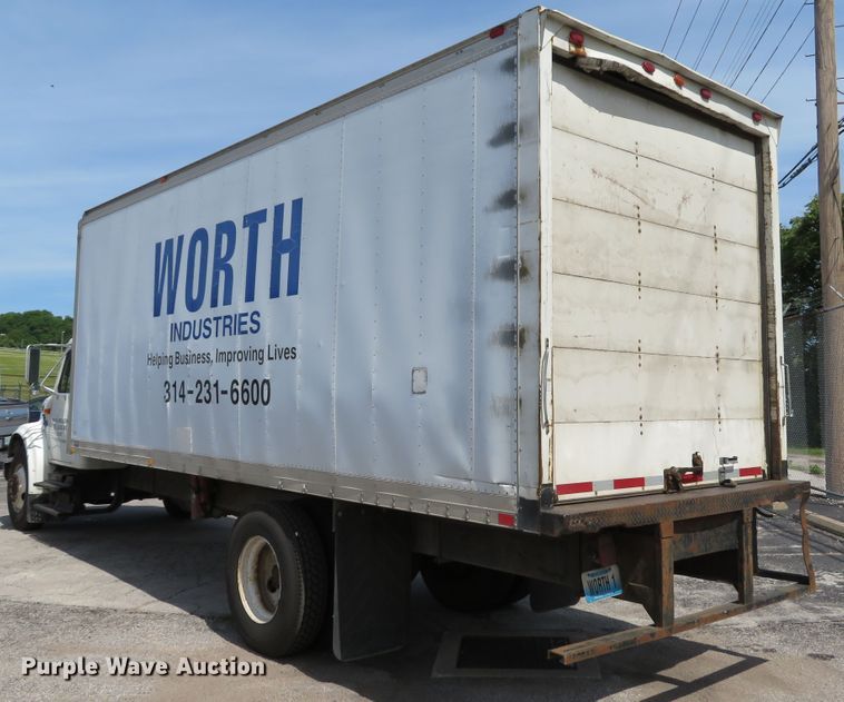 image for item DE8133 2000 International 4700 box truck