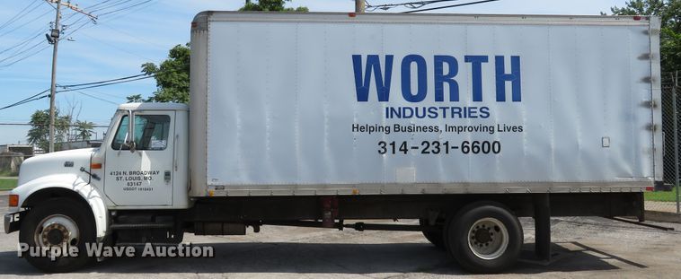 image for item DE8133 2000 International 4700 box truck