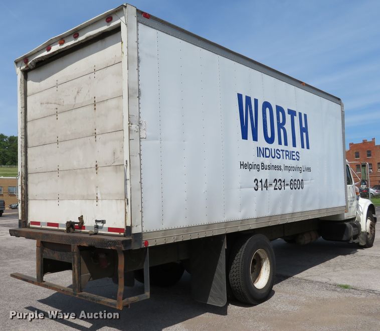 image for item DE8133 2000 International 4700 box truck