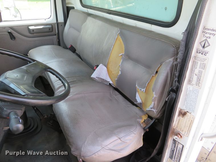 image for item DE8133 2000 International 4700 box truck