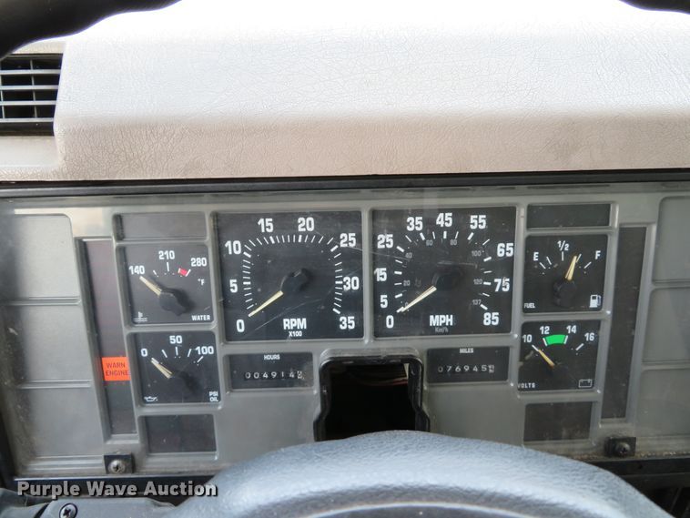 image for item DE8133 2000 International 4700 box truck