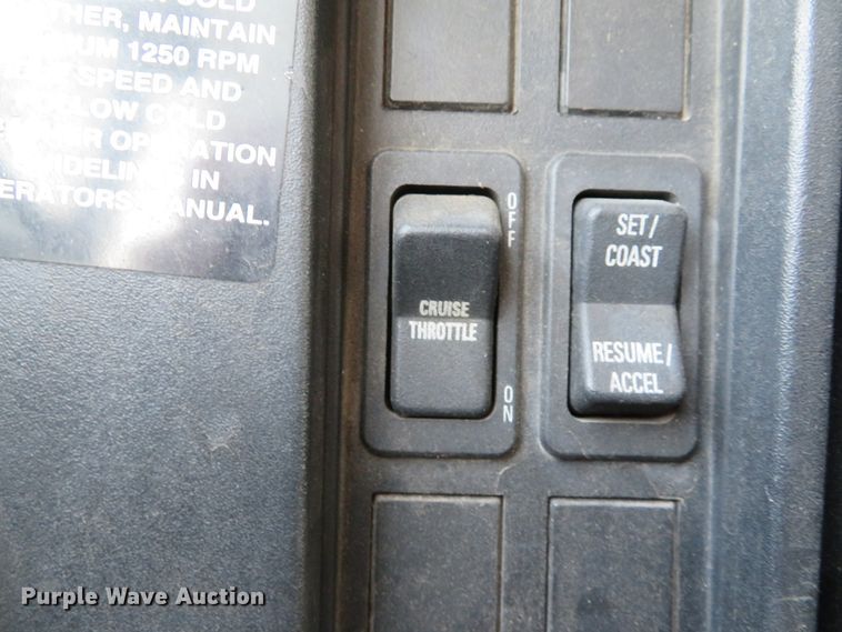 image for item DE8133 2000 International 4700 box truck