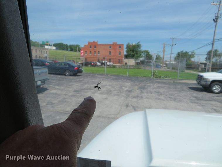 image for item DE8133 2000 International 4700 box truck