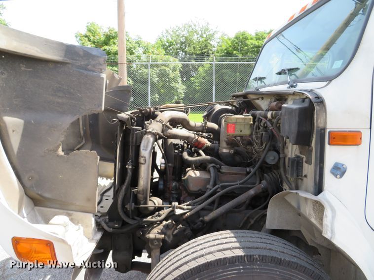 image for item DE8133 2000 International 4700 box truck